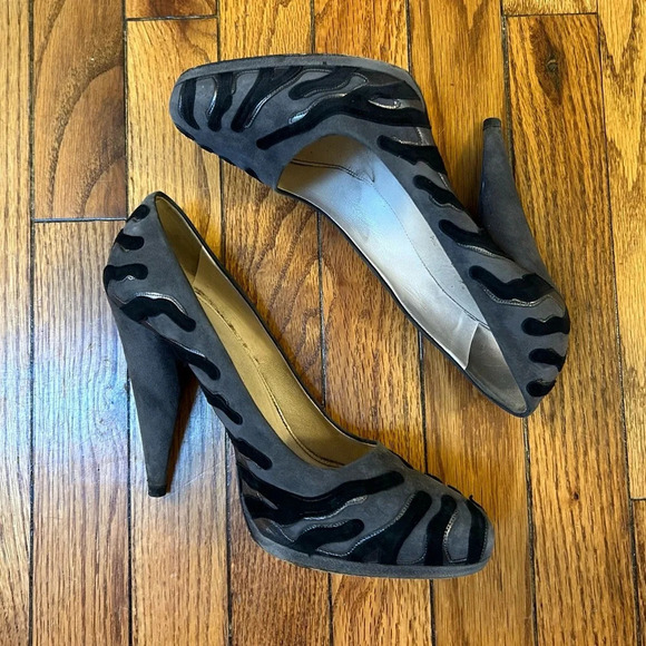 Prada Suede Camoscio Ardesia Zebra Pumps, size 38.5 - Picture 4 of 10